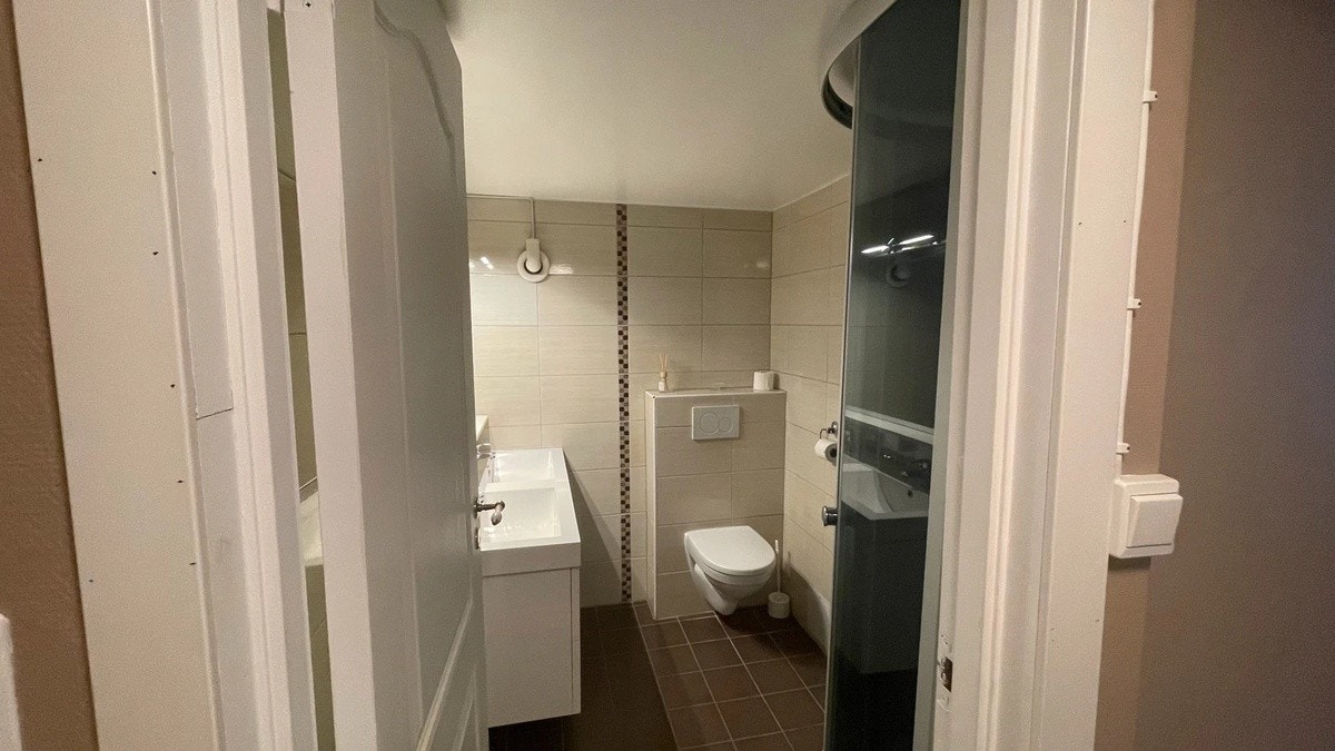 Bad nr 2 nede Galleribilde