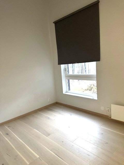 Stort soverom med garderobeskap. Galleribilde