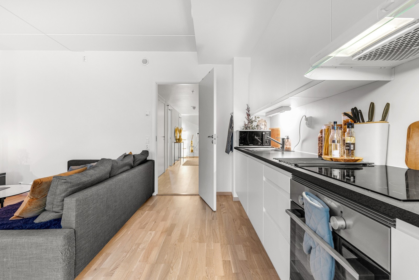 Leiligheten holdes god og lun på vinterstid med vannbåren gulvvarme tilknyttet fjernvarme. Galleribilde