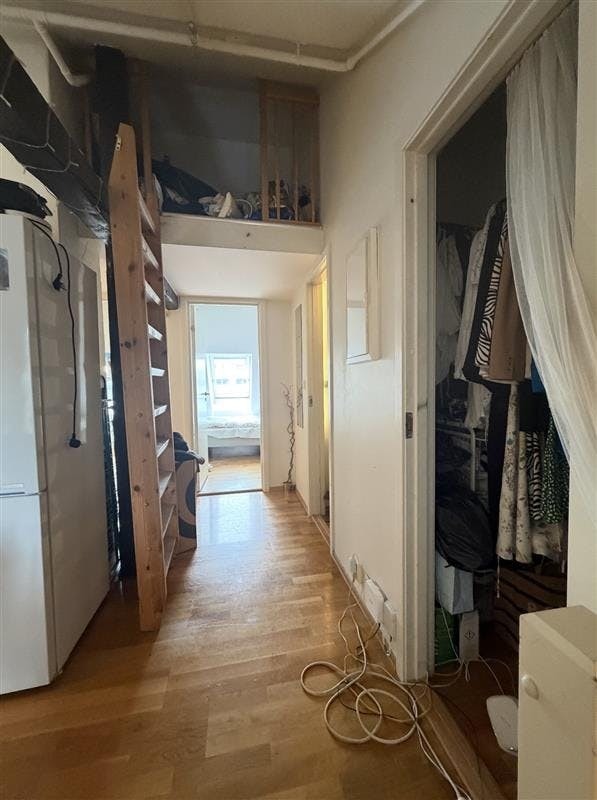 Oppbevaring med 2 små boder samt stort loft Galleribilde