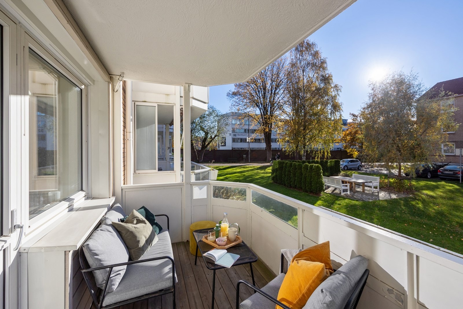 På balkongen er det god plass til ønsket møblement og spisebord. Galleribilde