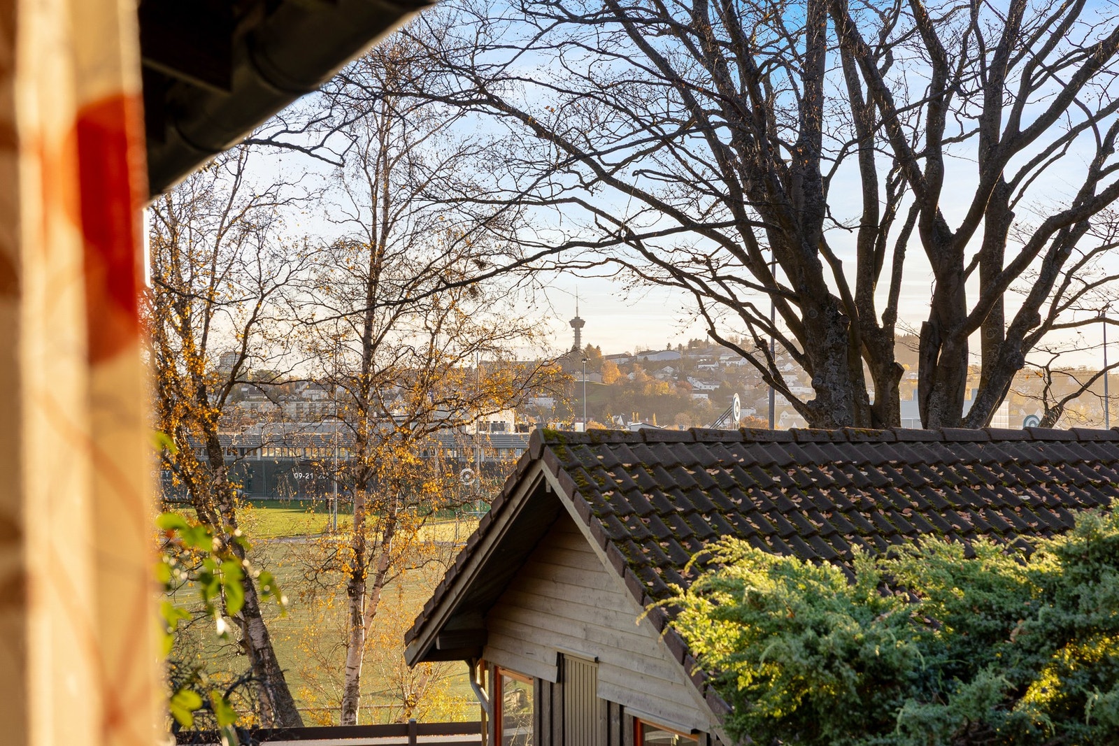 Du kan også skimte Tyholt-tårnet fra stuen. Galleribilde