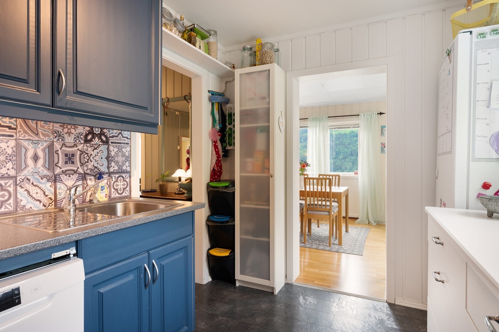 Det er åpen løsning til spisestue/stue. Galleribilde