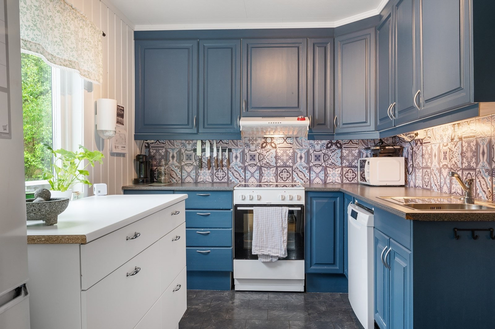 Kjøkkenet er modernisert/malt i senere tid. Galleribilde