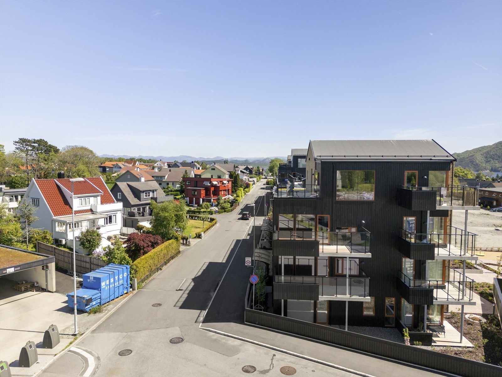 Leiligheten en flott beliggenhet i et etablert og attraktivt område med nærhet til alt du trenger i hverdagen. Galleribilde