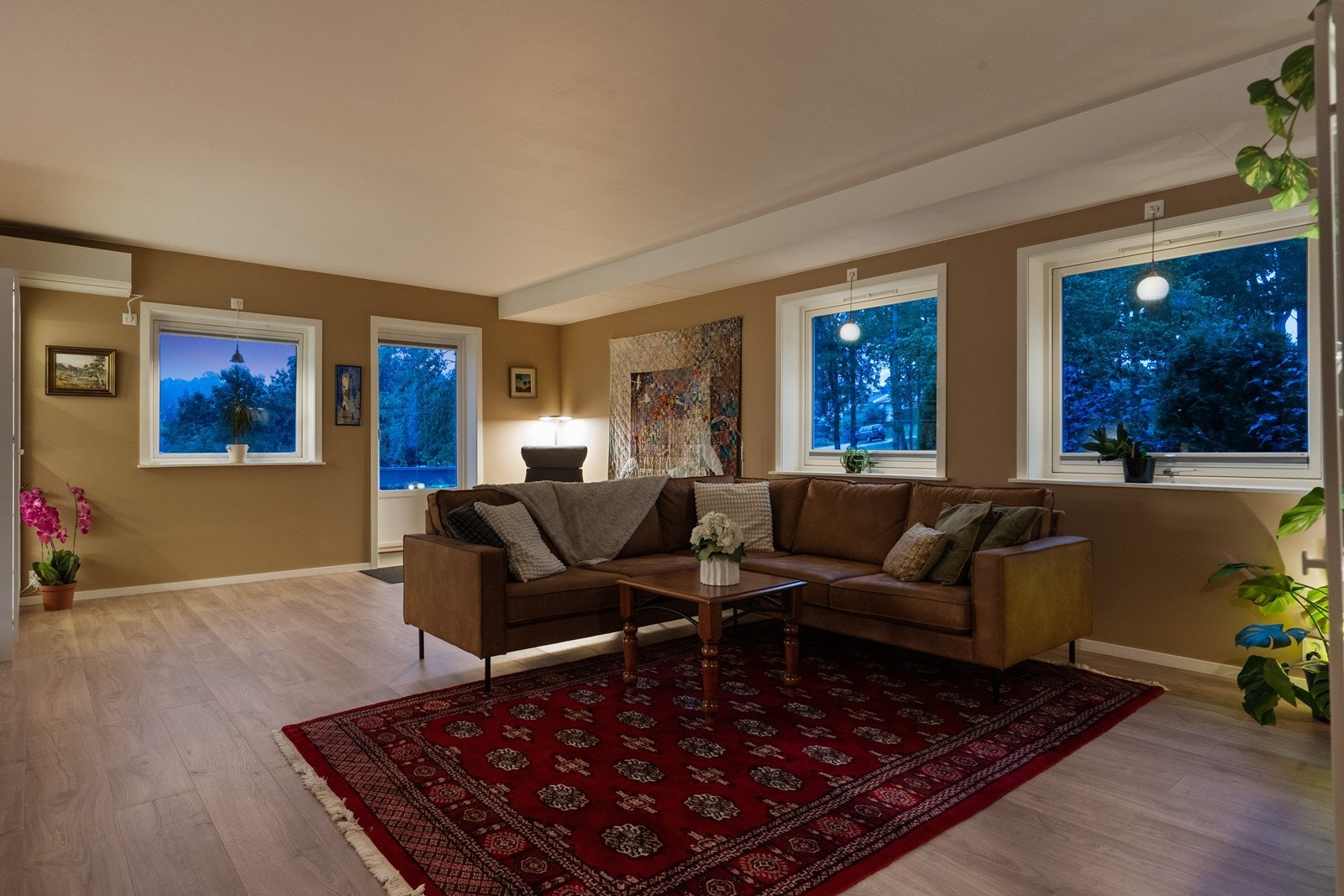 Her er det oppvarming med varmepumpe i stue, varmekabler i bad og forøvrig elektrisk. Galleribilde