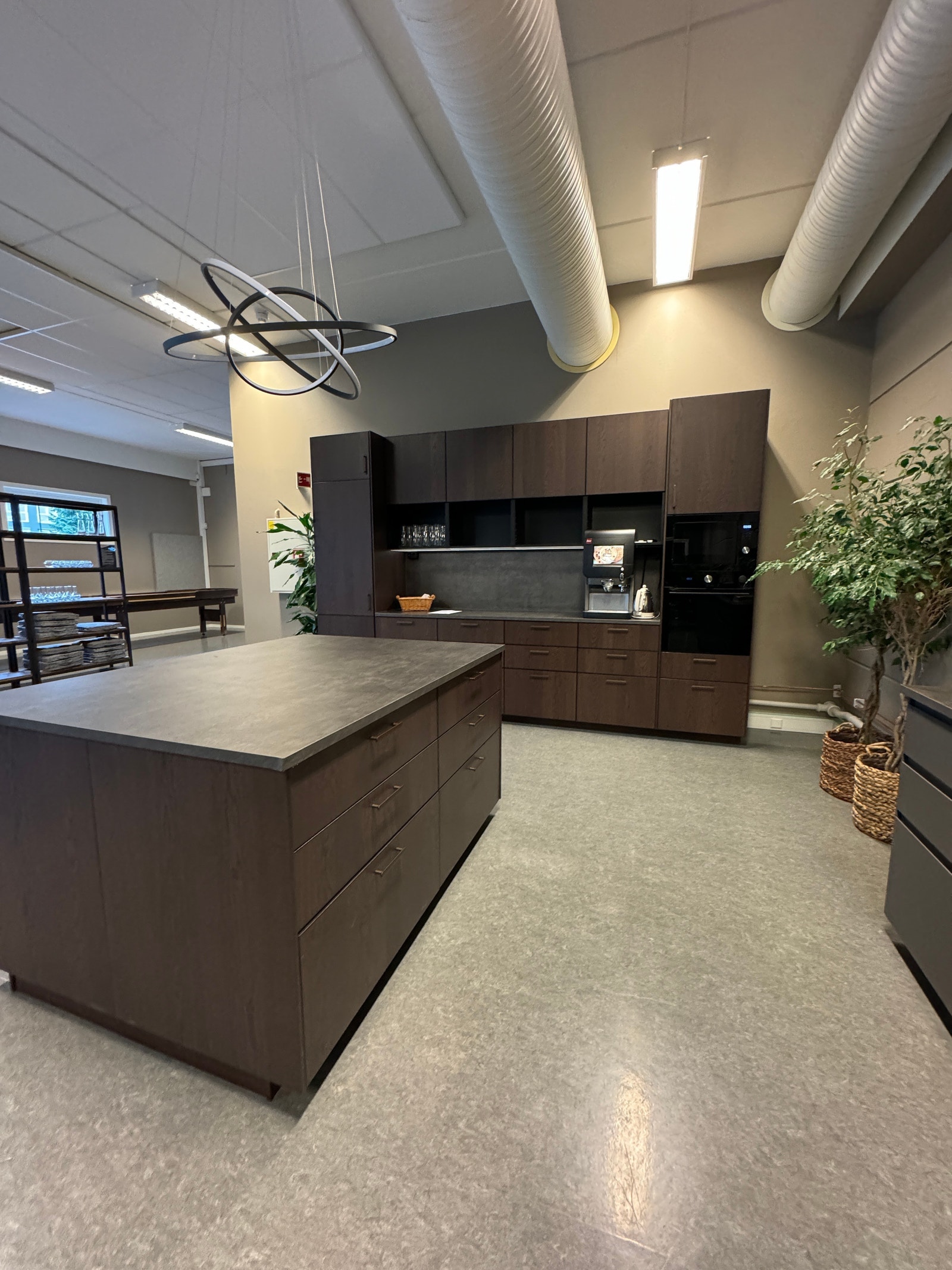 Mulighet for kantineløsning gjennom en samarbeidsavtale med leietaker i bygget, Akershus Reklameteam Galleribilde