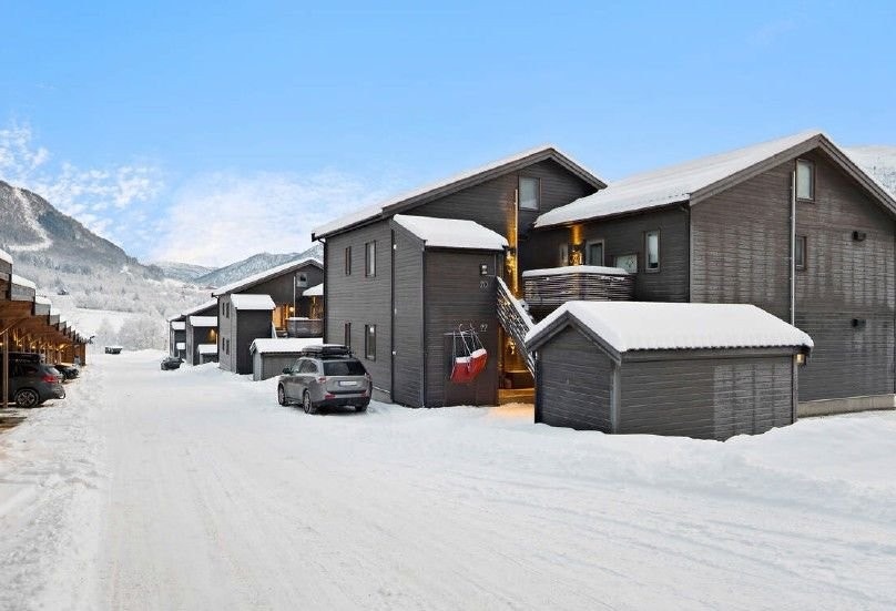 Bygget har nytt yttertakk og oppgraderte snøfangere fra 2025. Galleribilde