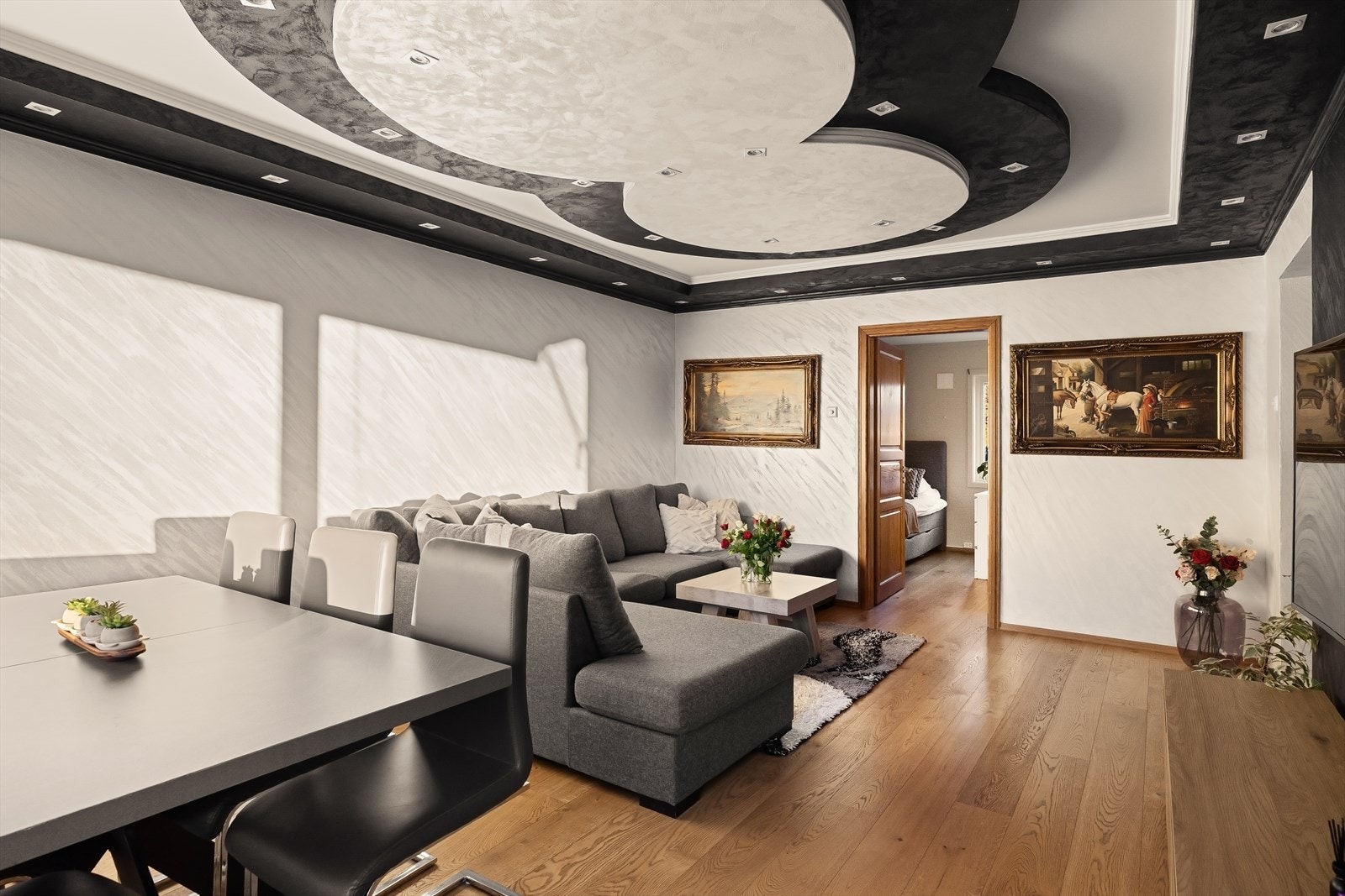 -En pen, luftig og gjennomgående 3-roms- Galleribilde