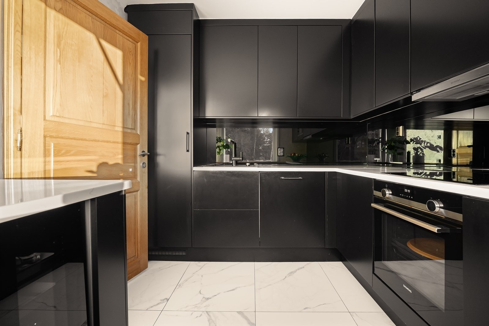 - Imtegrerte hvitevarer medfølger - Galleribilde