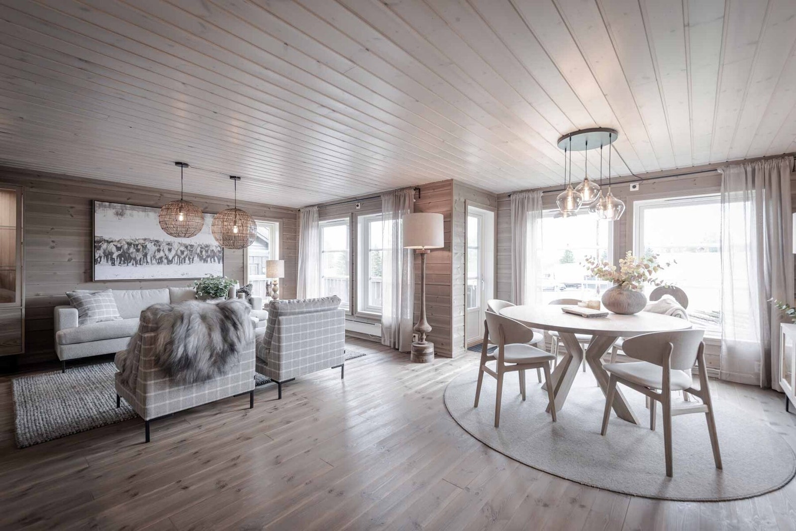 Romslig stuedel. Foto fra en tilsvarende hytte. Galleribilde