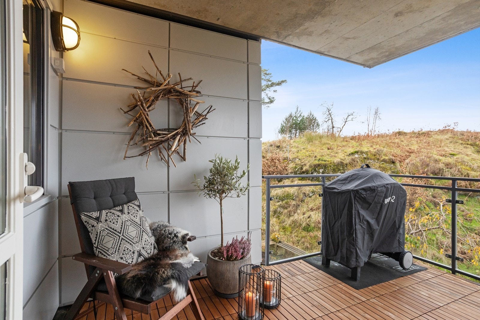 Altanen er overbygget, noe som utvider bruksmulighetene. Galleribilde