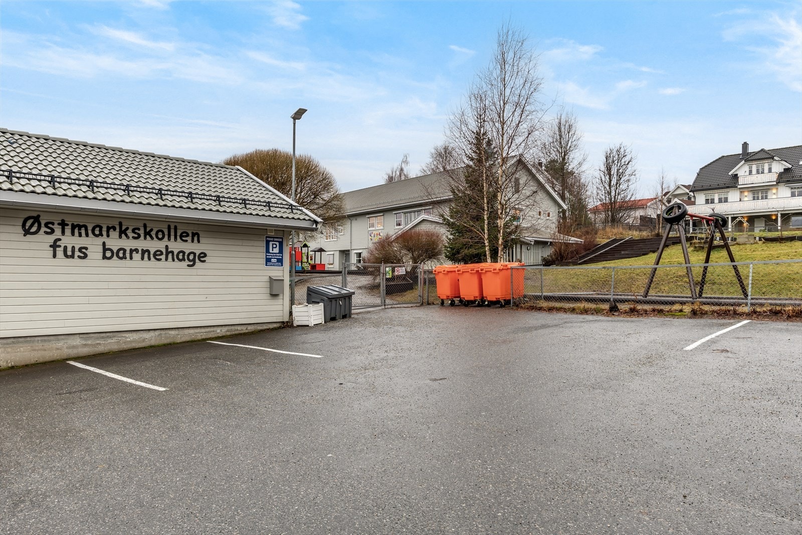 Fra eiendommen er det gangavstand banrhagen - 4 minutters gåtur unna. Galleribilde