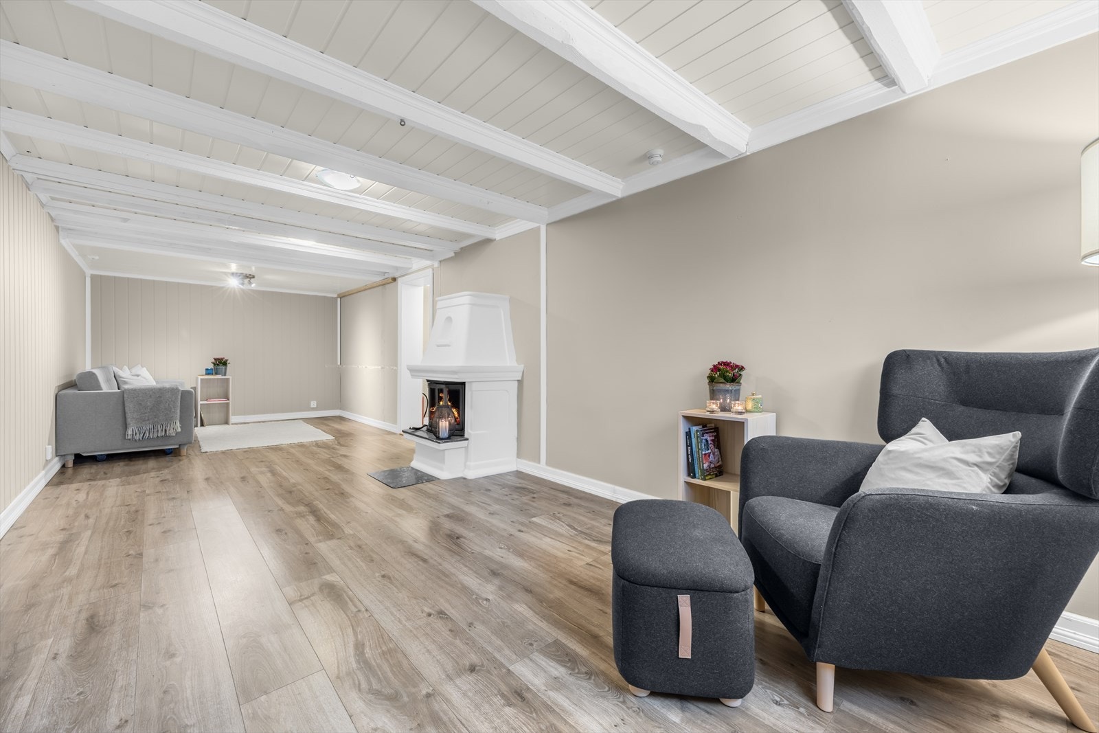 Rommet byr på et godt potensiale til å innrede en stilig TV-stue for barna når de har besøk. Galleribilde