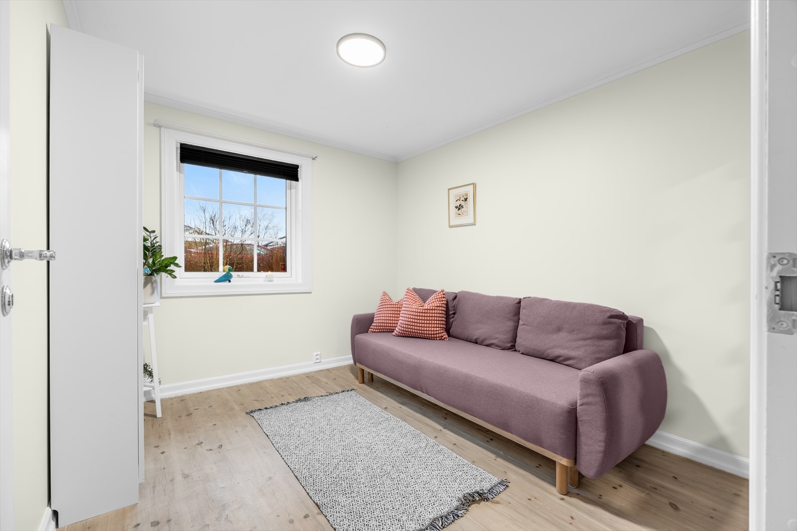 Ett av soverommene egner seg godt som gjesterom, barnerom eller hjemmekontor. Galleribilde