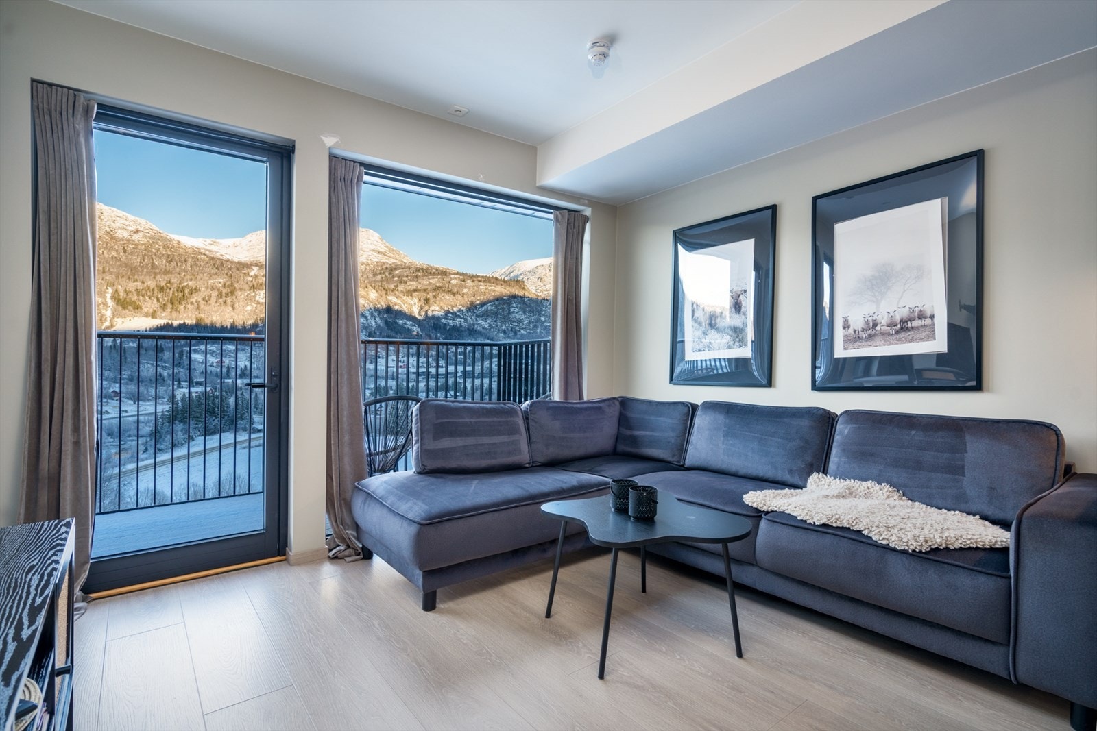 Nå har vi for salg denne toppleilighet med flott utsikt og attraktiv beliggenhet rett ved løypene i Hemsedal Skisenter! Foto Terje Svendsen. Galleribilde