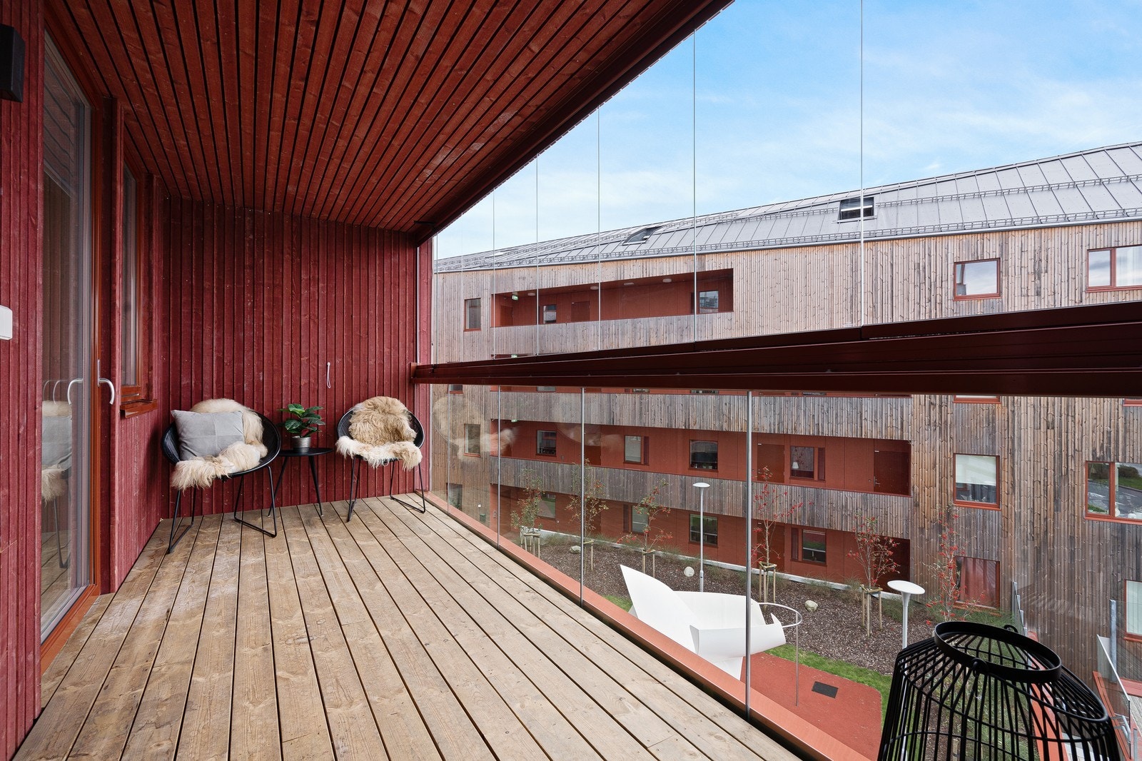 Innglasset balkong - tilgang fra soverom og stue Galleribilde