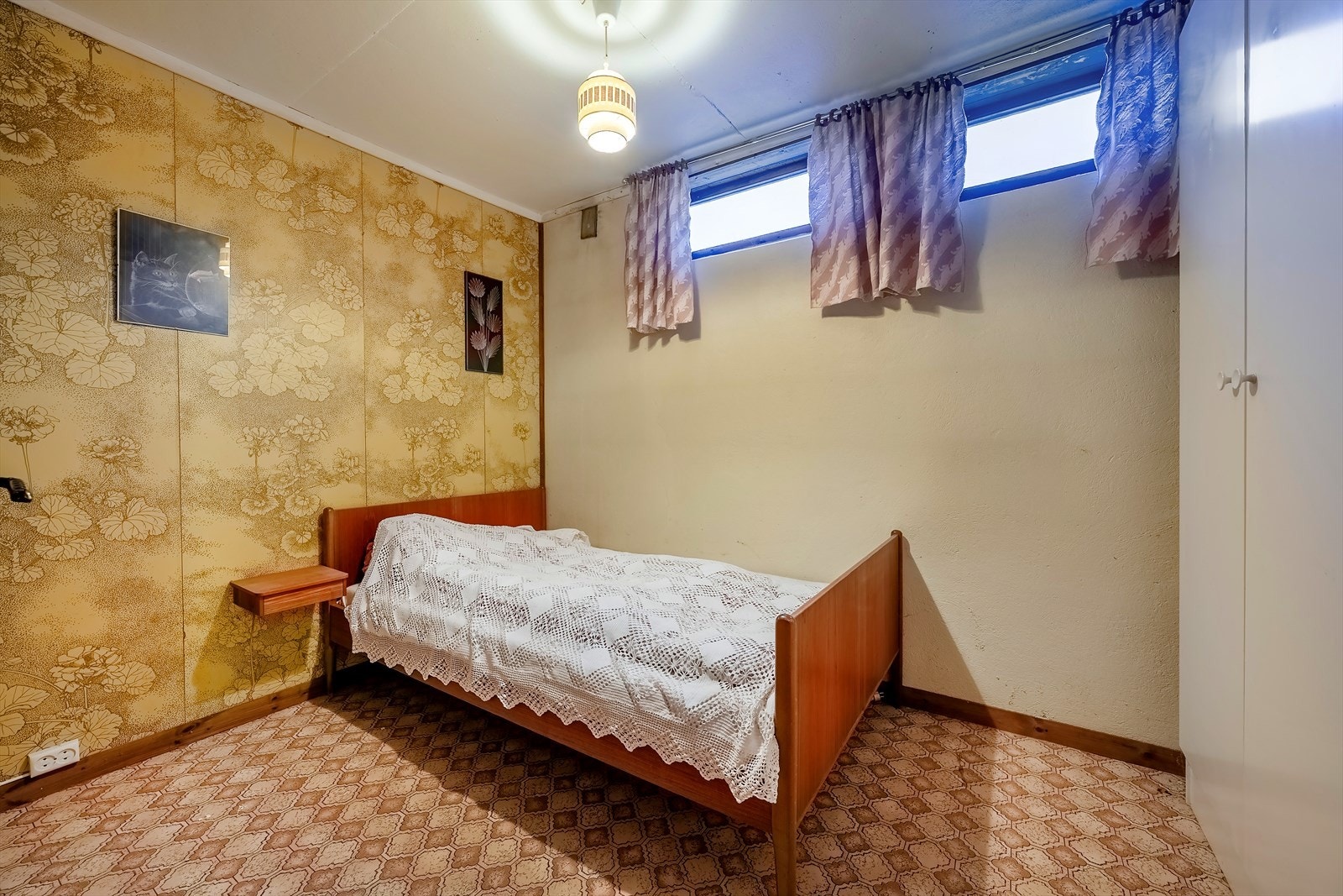 Det gjøres oppmerksom på at rom innredet og brukt som soverom i kjeller ikke er omsøkt og godkjent Galleribilde