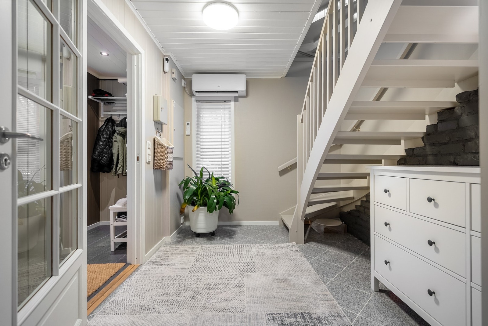 Stor og lys hall Galleribilde