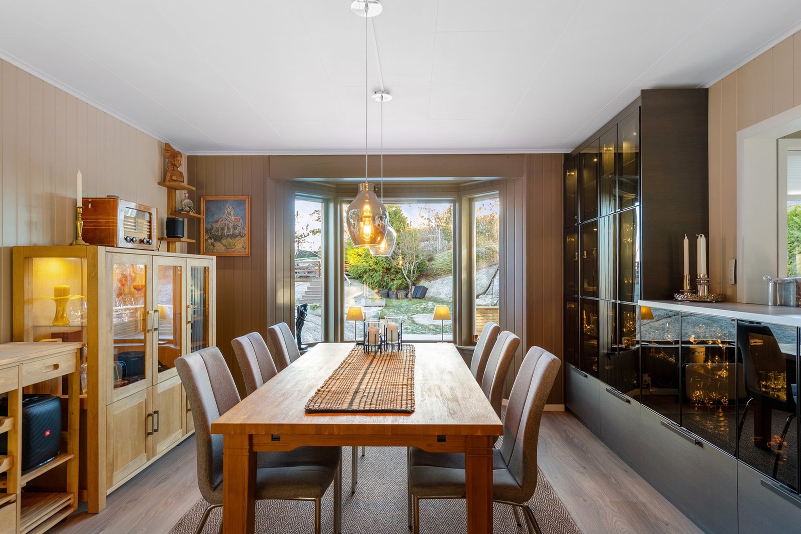 Spisestue i tilknytning til kjøkken Galleribilde