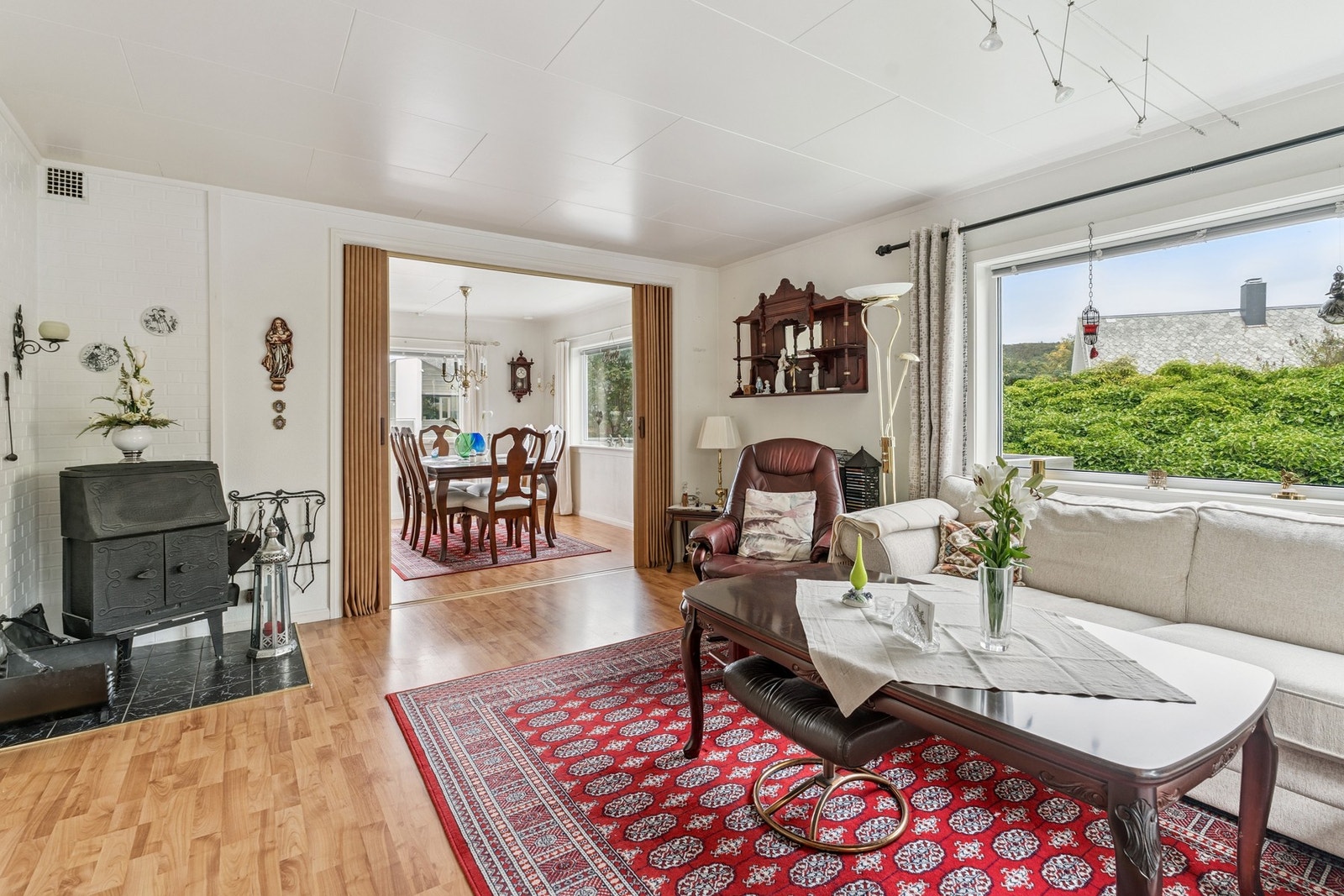 EiendomsMegler 1 v/ Gabrielle Moen Remøy har gleden av å presentere Tollåsbakken 6! (Foto EFKT v/ Svein Olav Humberset). Galleribilde