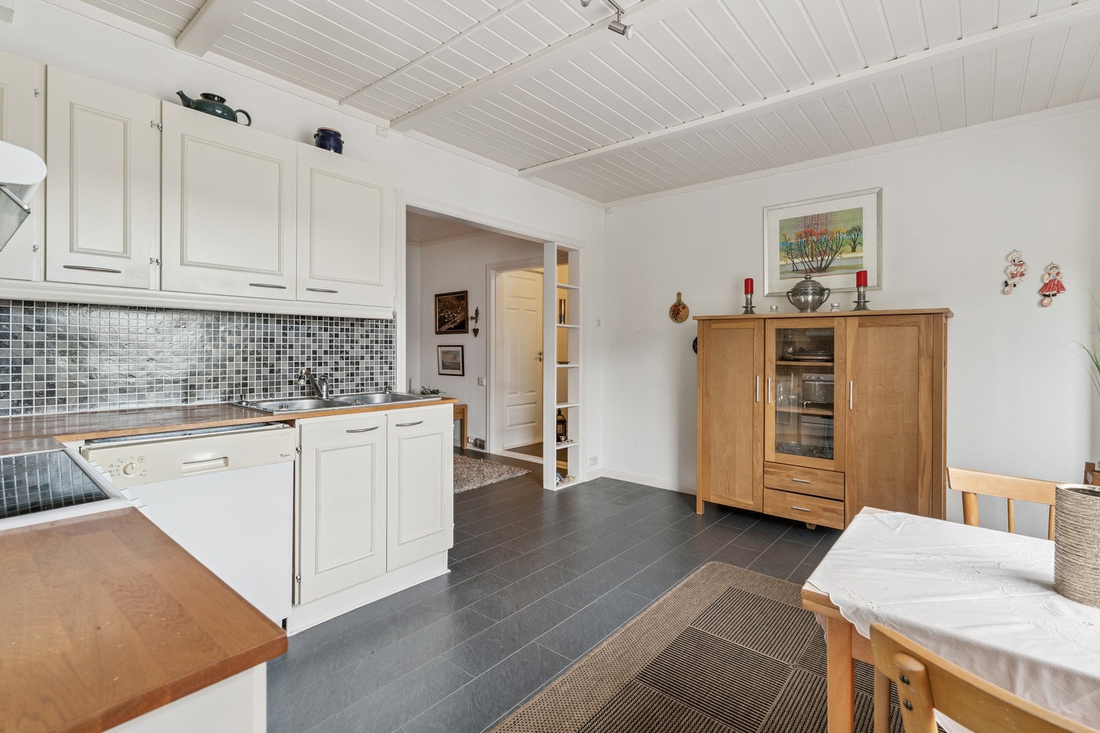 Lyst kjøkken. Galleribilde