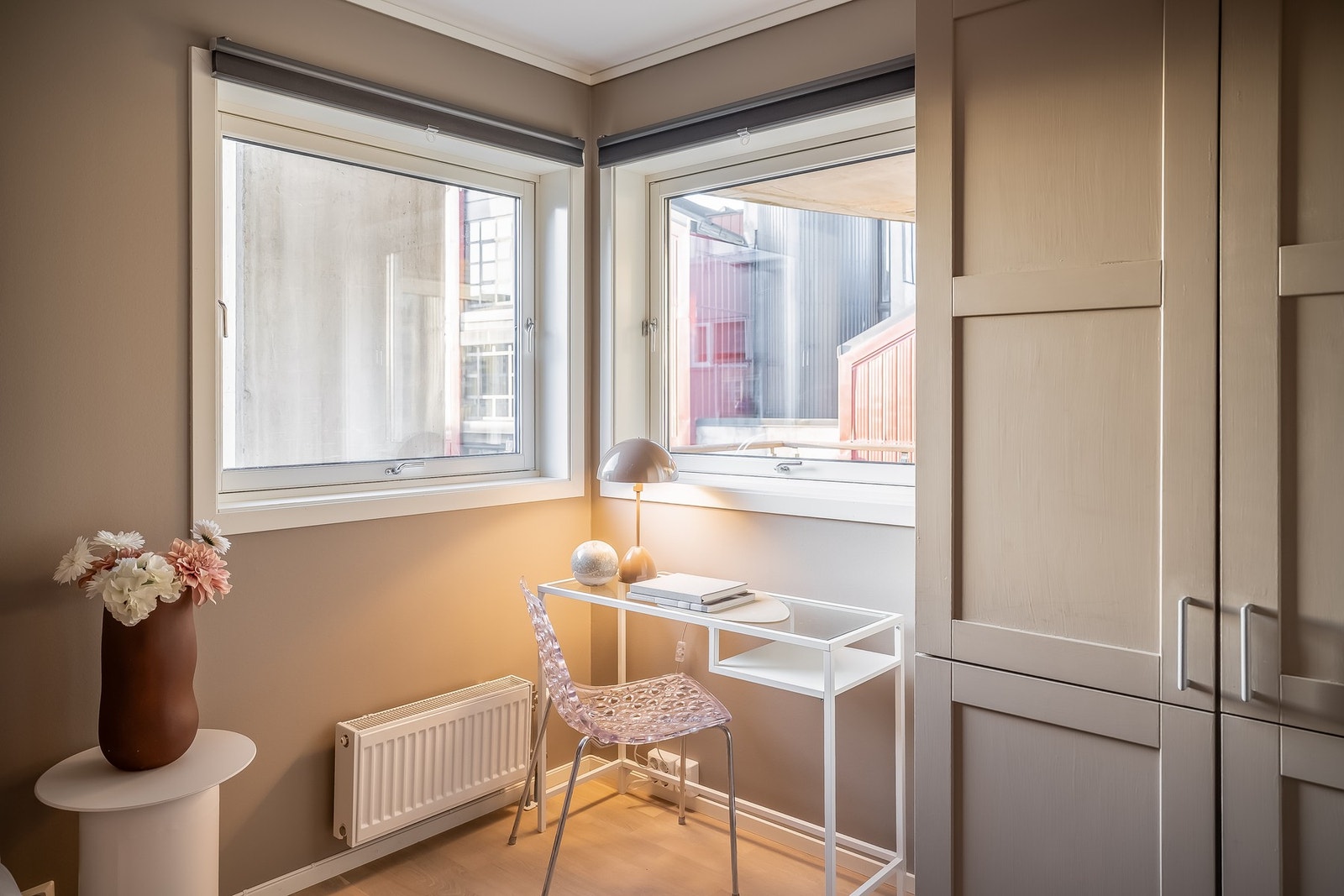 Begge soverom vender ut mot stille og rolige omgivelser. Galleribilde