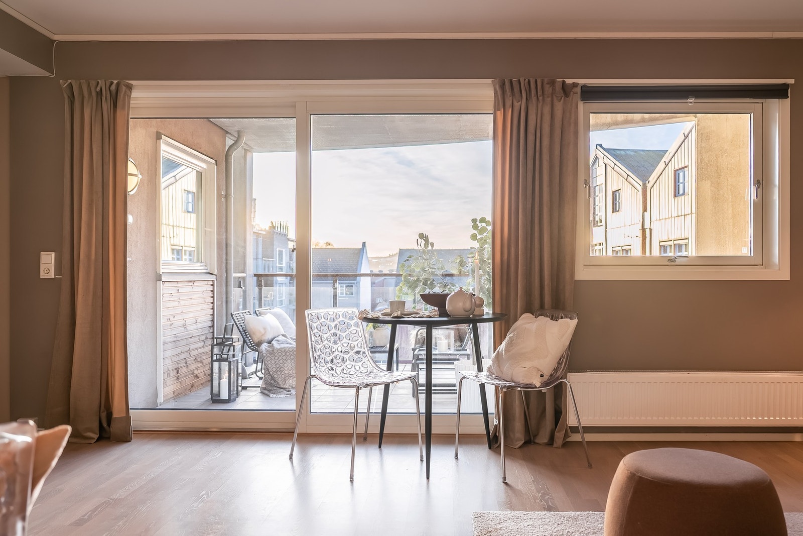 Leiligheten har en gunstig plassering i 4.etasje helt uten sjenerende innsyn. Galleribilde