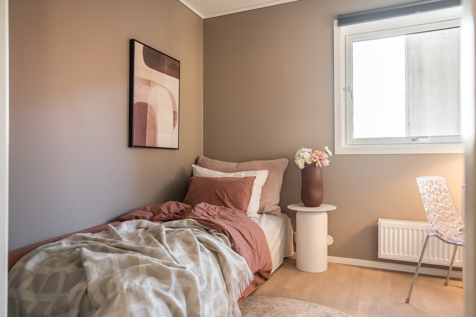 Soverom 2 ligger vegg i vegg med hovedsoverommet og måler ca. 7 kvm. Galleribilde