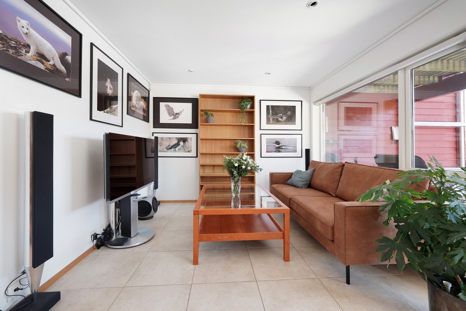 Kjellerstue med utgang til terrasse/brygge Galleribilde