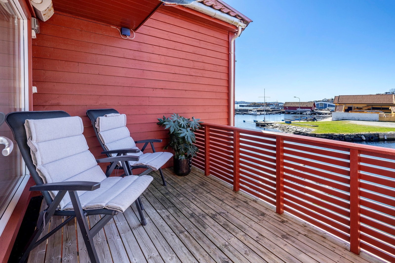 Balkong ut fra 2. etasje Galleribilde