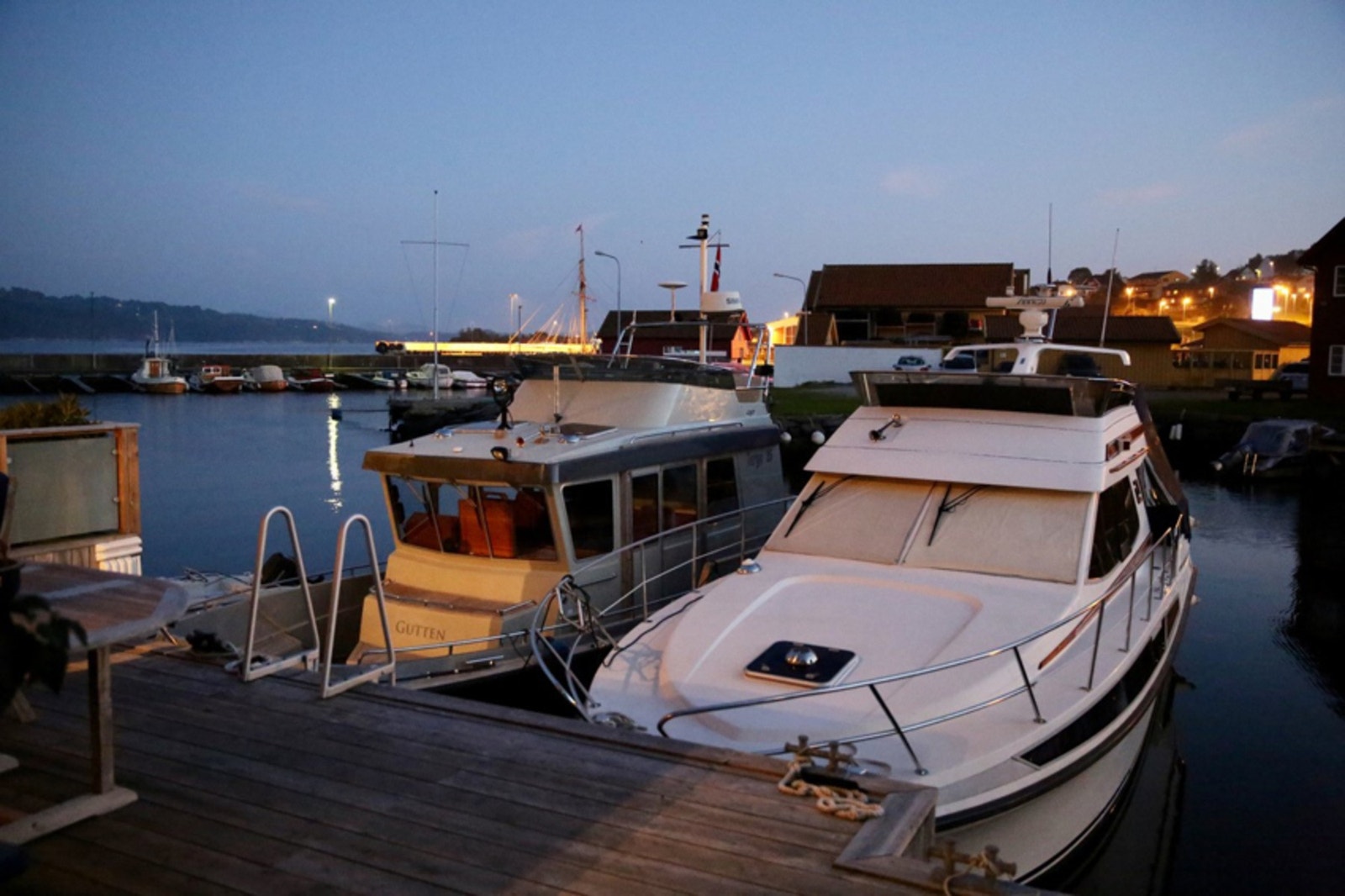 Plass til to båter helt inn på terrassen Galleribilde