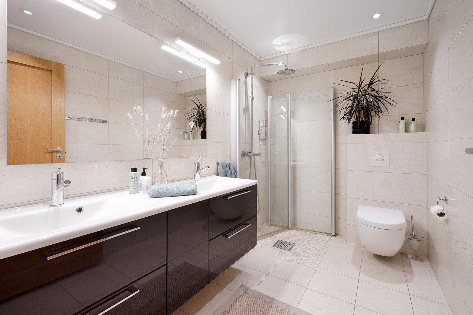 Pent bad med dobbel servant Galleribilde