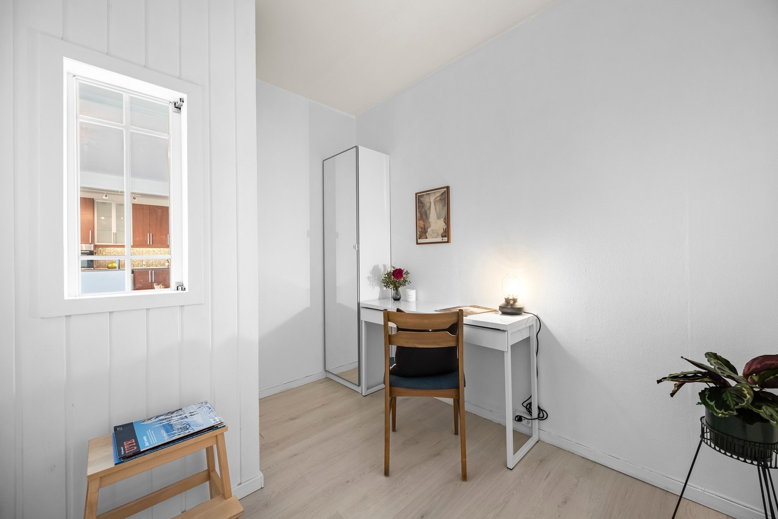 Det er fin størrelse på alkoven, og "vinduet" slipper inn ekstra lys. Galleribilde