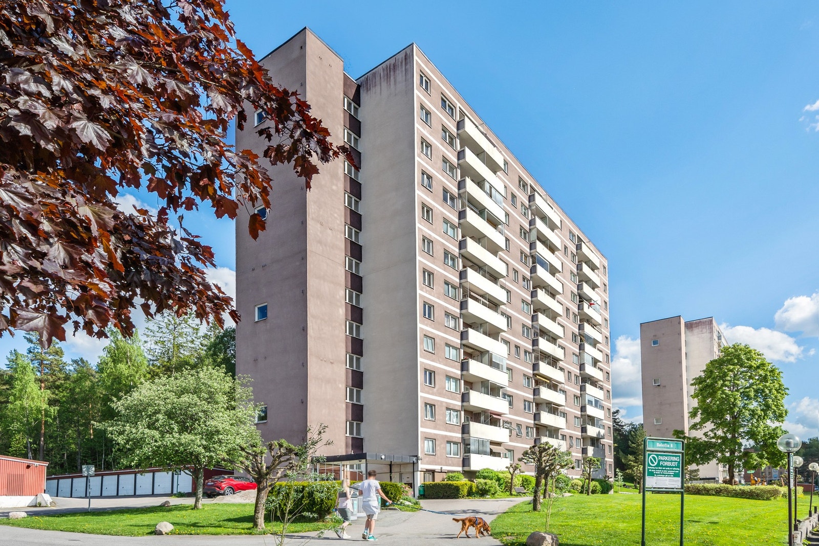 Leiligheten ligger godt plassert i 5.etasje, med heisadkomst til etasjeplanet. Galleribilde