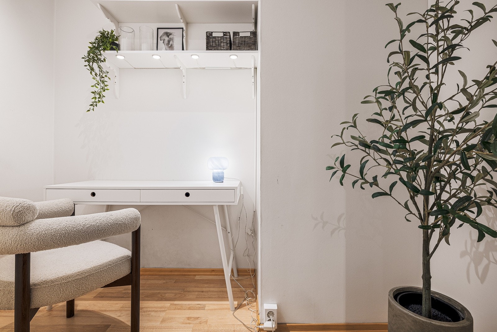 - Den innvendige boden er i dag innredet som kontor - Galleribilde