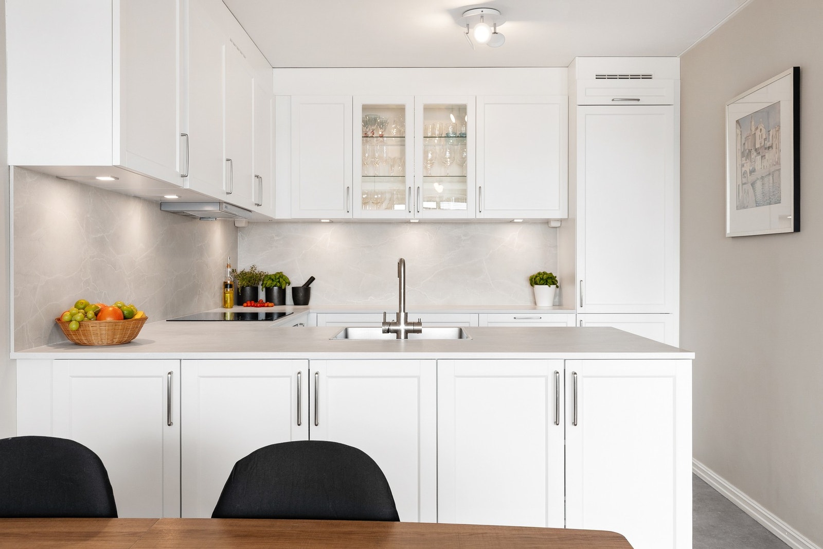 Leiligheten har et lekkert Kvik-kjøkken fra 2020 Galleribilde