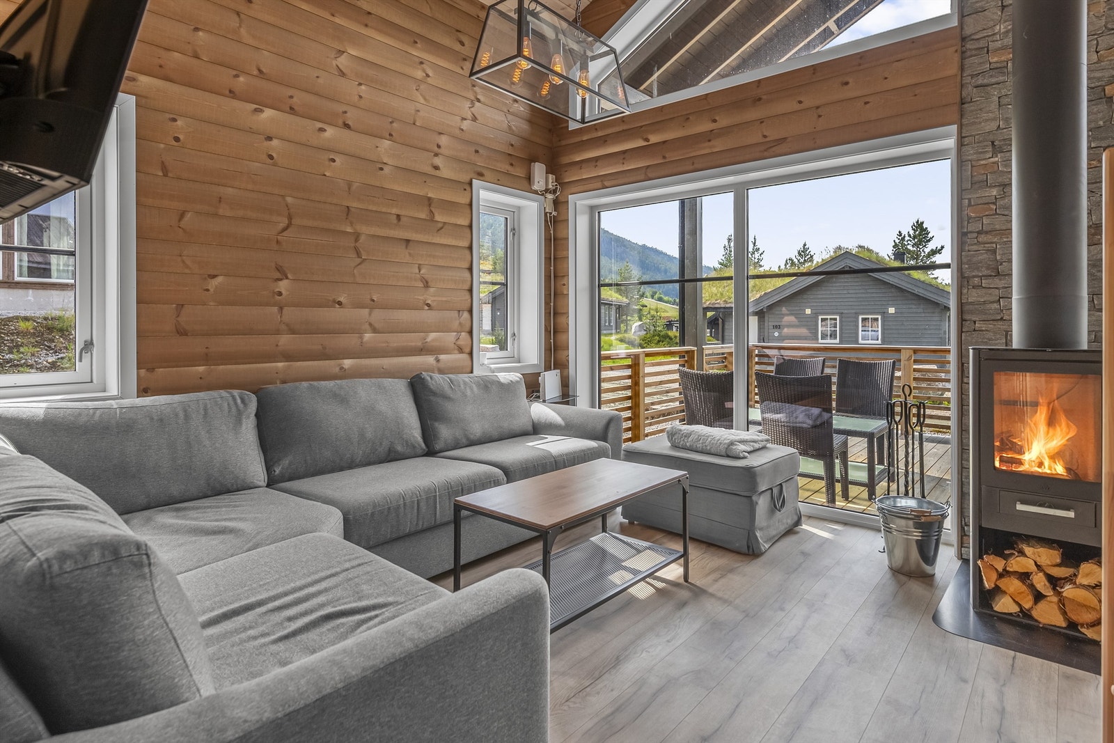 Stuen har god plass til sofa Galleribilde