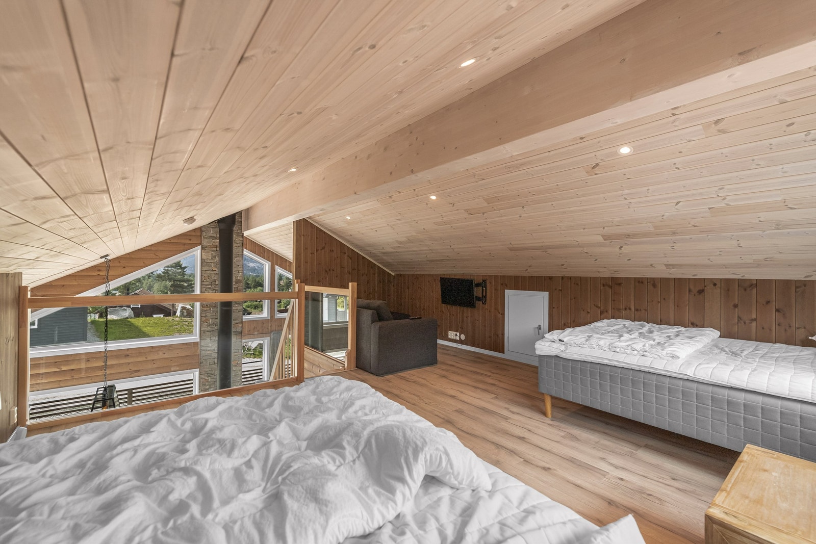 Hemsen er innredet med både salong og flere sengeplasser (ikke godkjent til varig opphold) Galleribilde