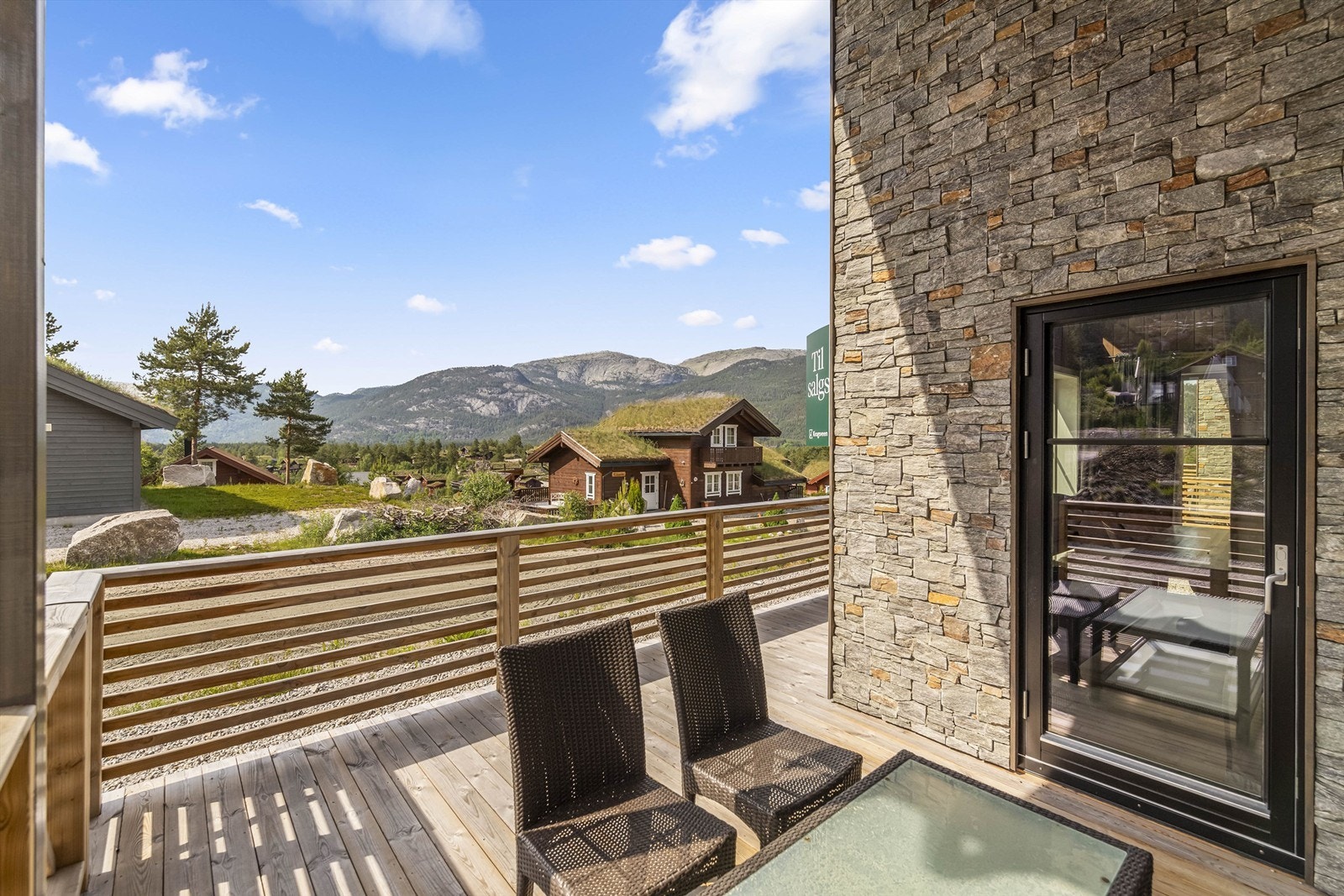 Verandaen har svært gode solforhold Galleribilde