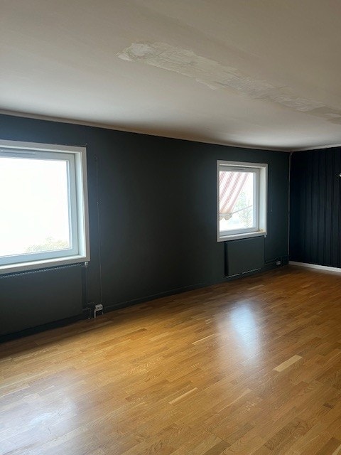 Stor stue med spiseplass. Galleribilde