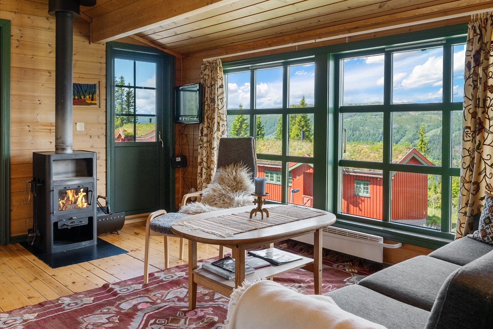 En hyggelig peisovn sørger for god varme og hygge. Galleribilde