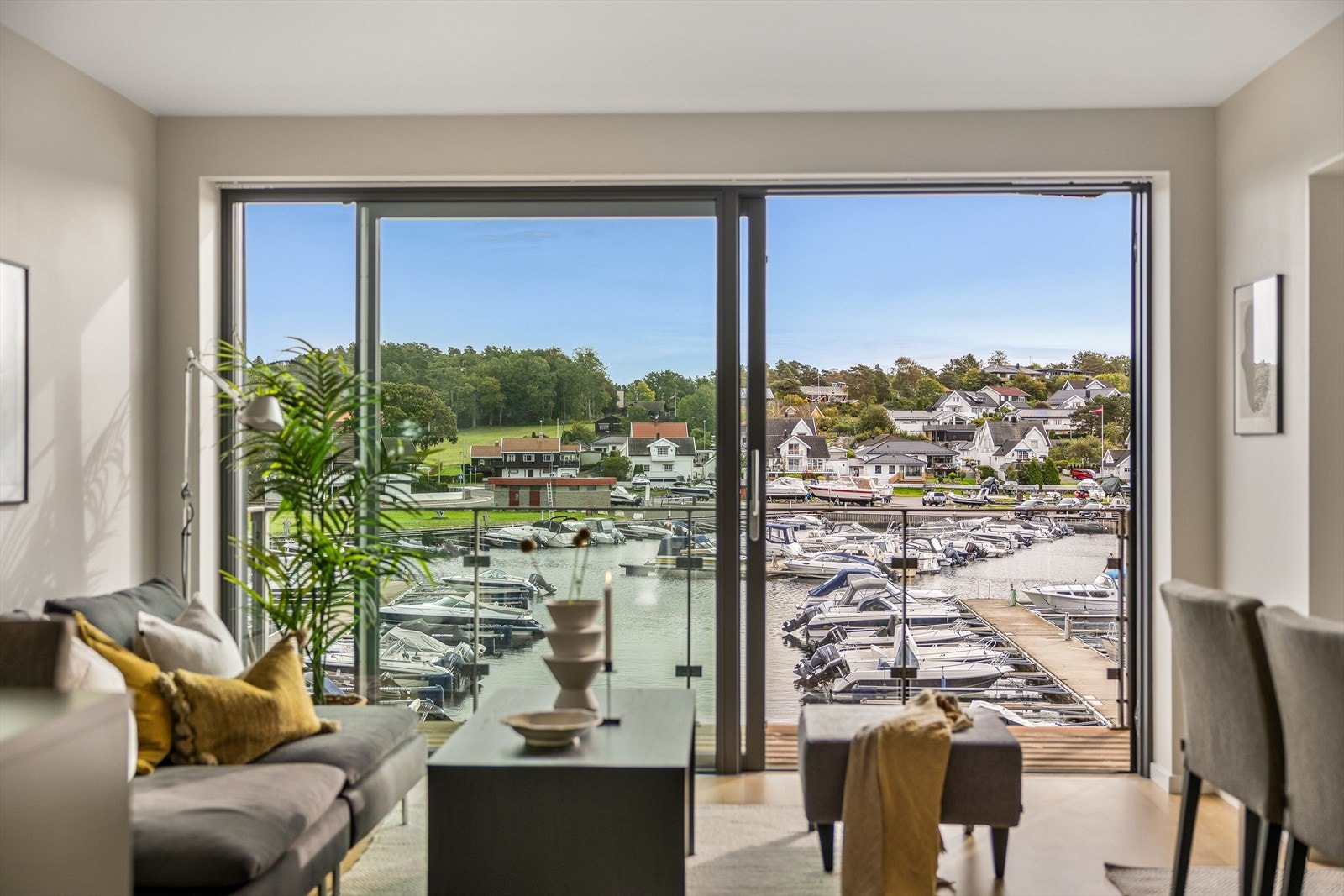 Velkommen til Saltbrygga med sjøen rett på utsiden! Foto: Karl Filip Kronstad Galleribilde