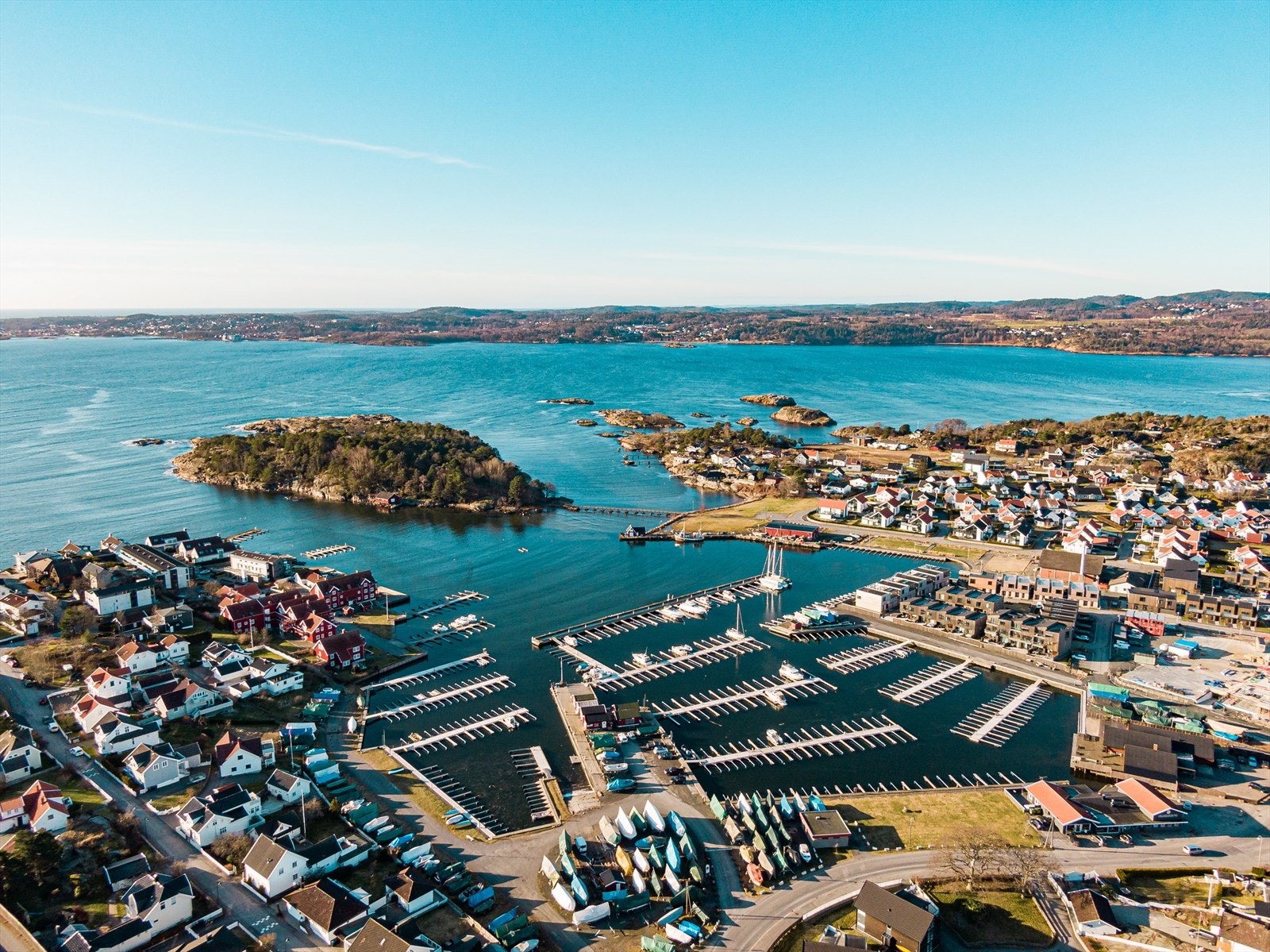 Oversikt over Hølen båthavn og Oterøya Galleribilde