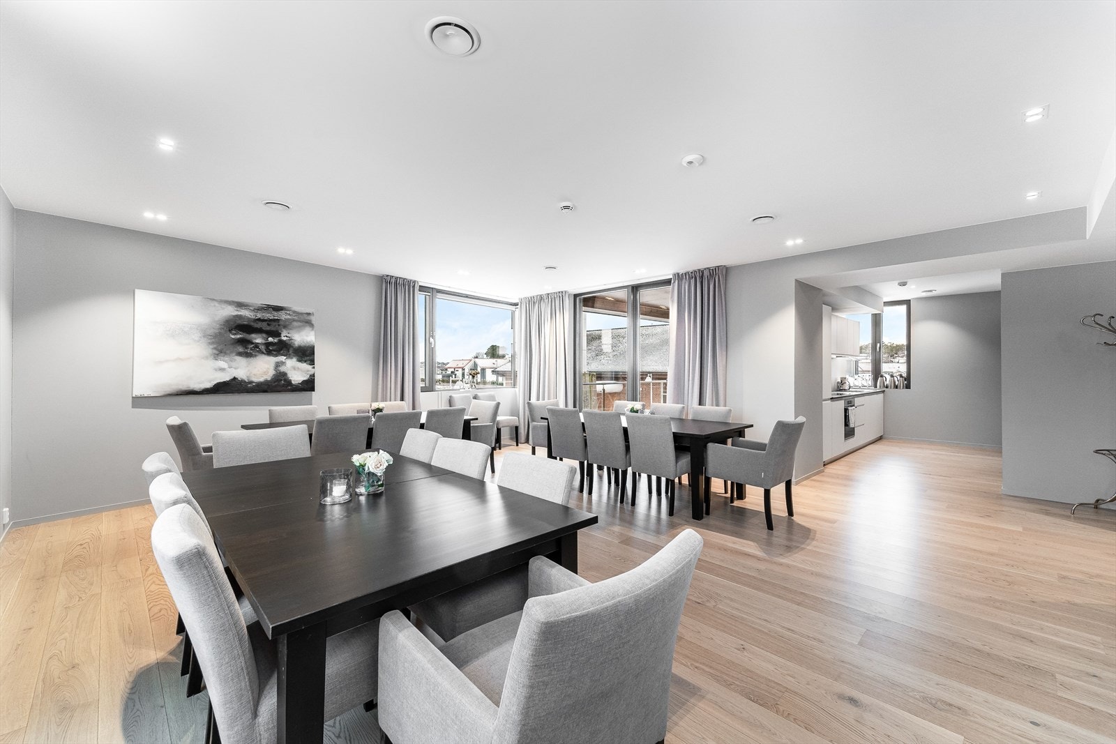 Sjøhuset. Selskapslokale med kjøkken. Plass for 35 personer. Galleribilde