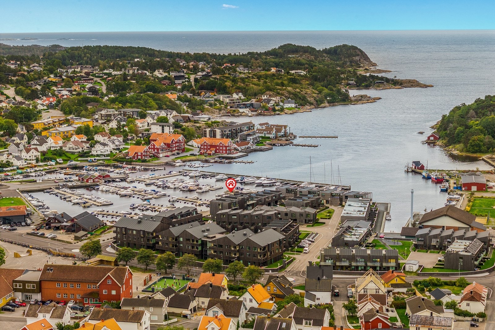 I nærheten finner du både turmuligheter, idrettsanlegg og servicetilbud. Galleribilde