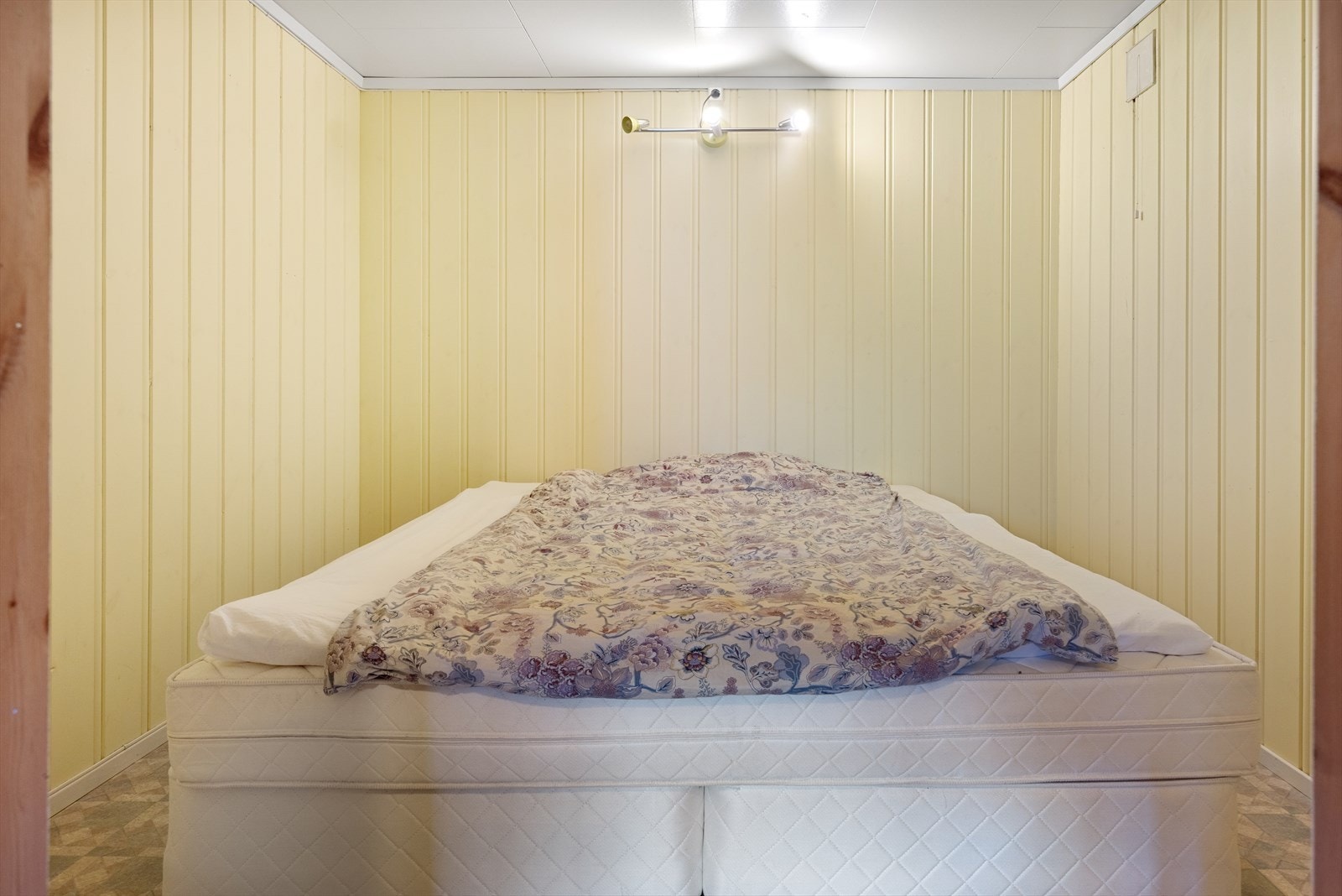 Bod/disponibelt rom som er innredet med seng. (Ikke godkjent soverom) Galleribilde