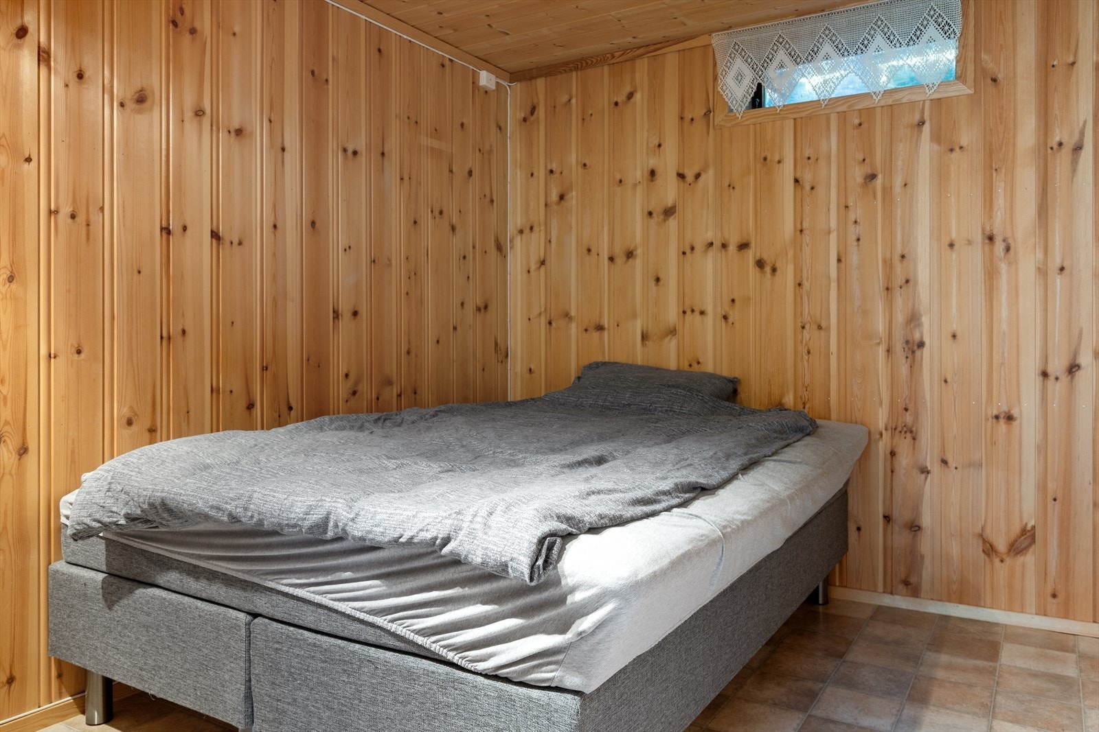 Bod/disponibelt rom som er innredet med seng. (Ikke godkjent soverom) Galleribilde