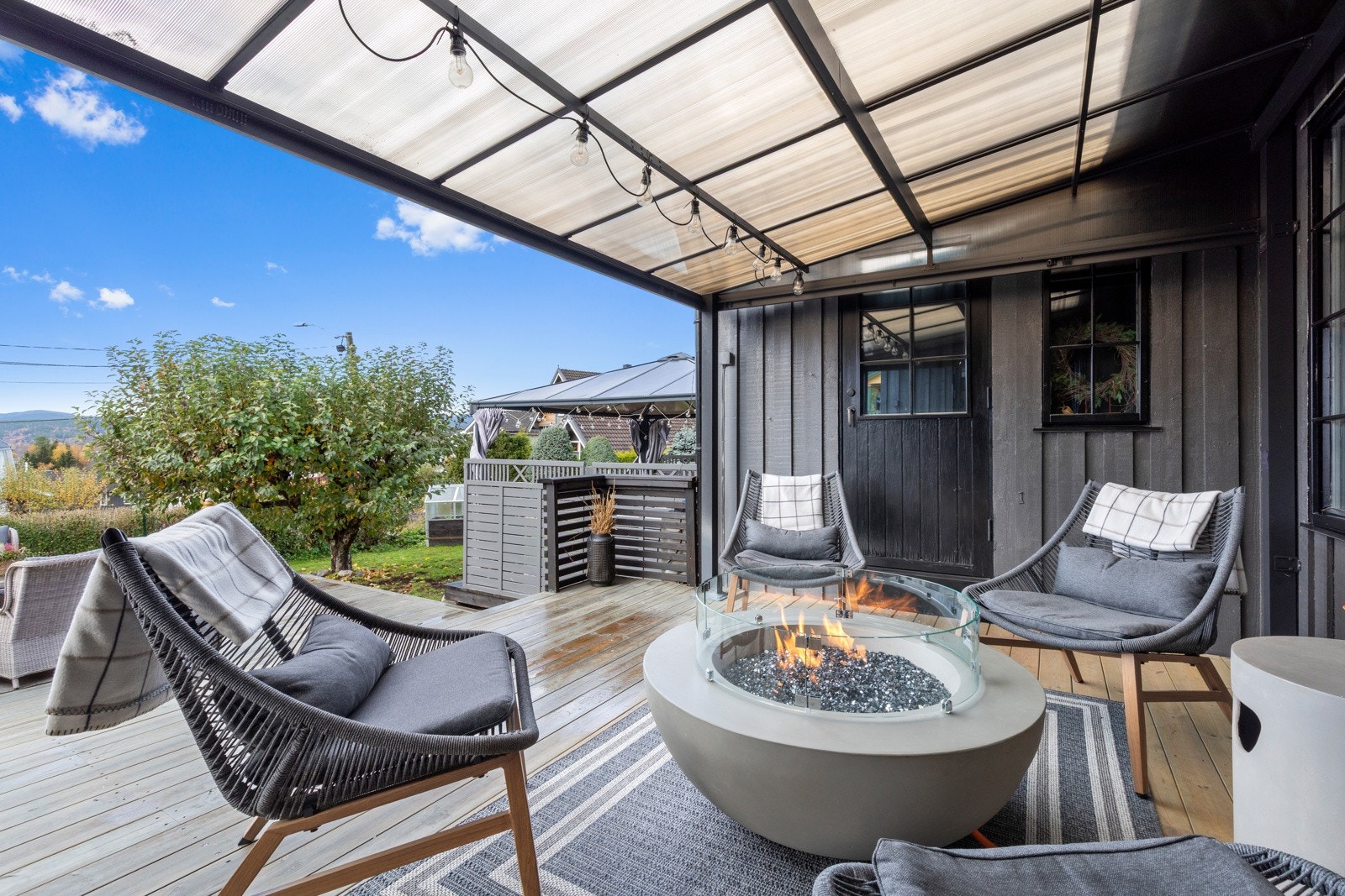 Delvis overbygget terrasse Galleribilde