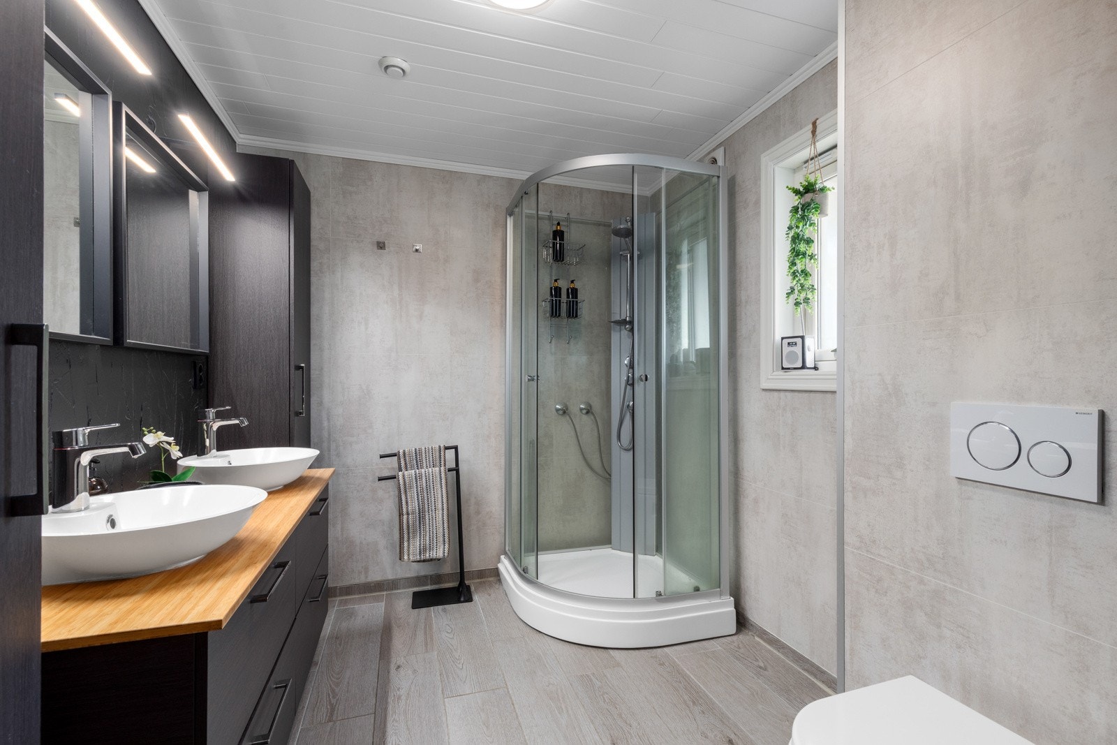 Nytt bad/wc med dusj og dobbelvask i 2020 | varmekabler Galleribilde